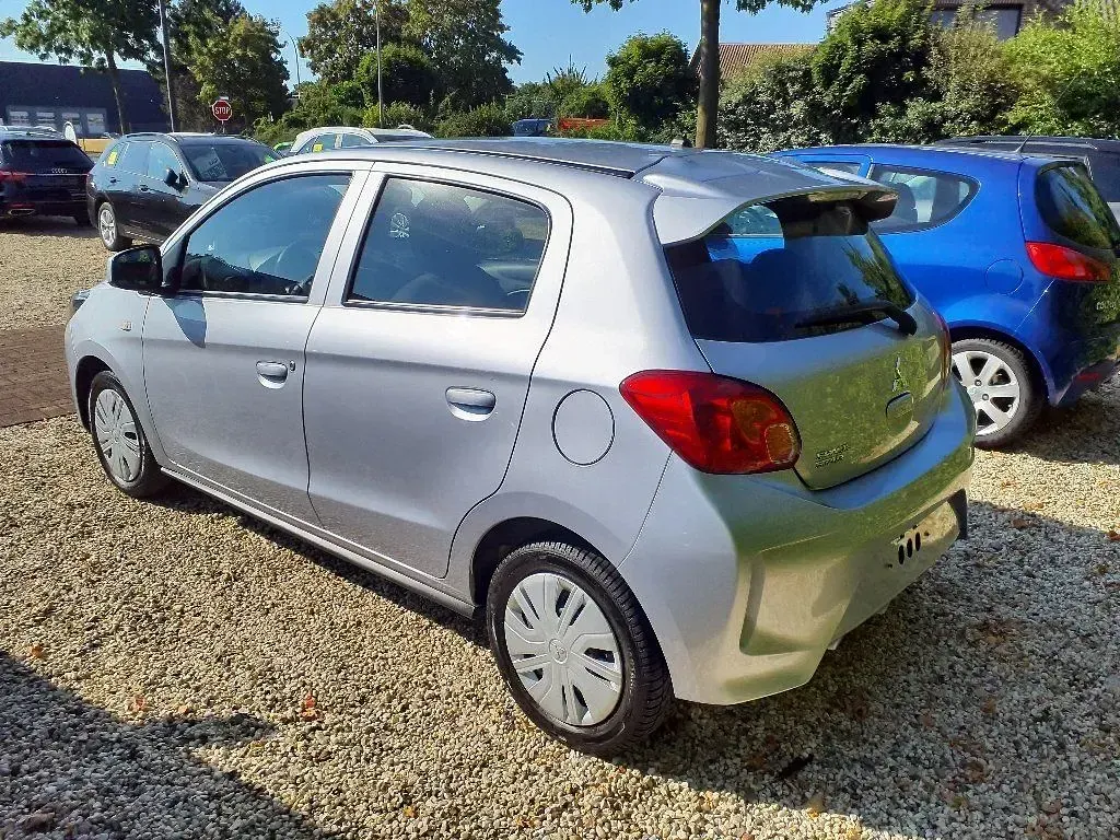Gebraucht Mitsubishi Space Star Select 71 PS (52 kW) 2023 Silber Kleinwagen