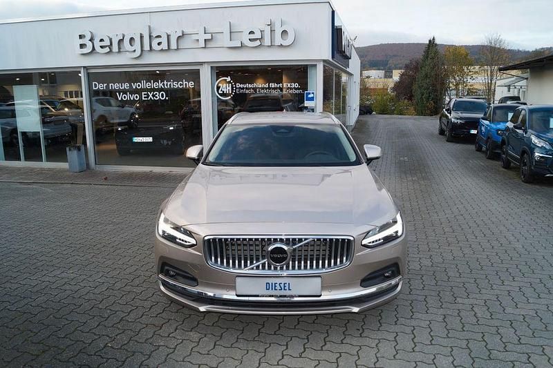 Beige Gebraucht 2023 Volvo V90 Plus Kombi | 37.990 € (Fairer Preis) - Bild 1/4