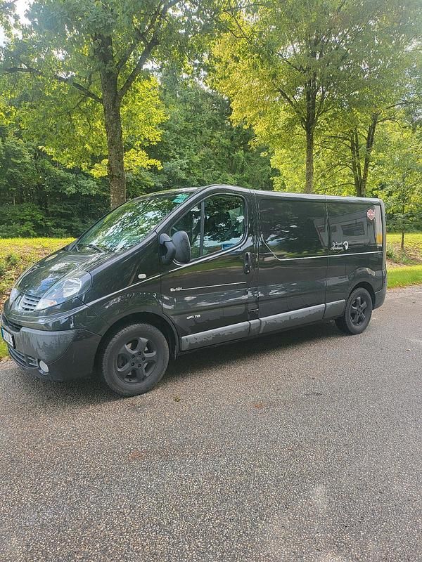 Schwarz Gebraucht 2013 Renault Traffic Van / Kleinbus | 8.200 € - Bild 1/4