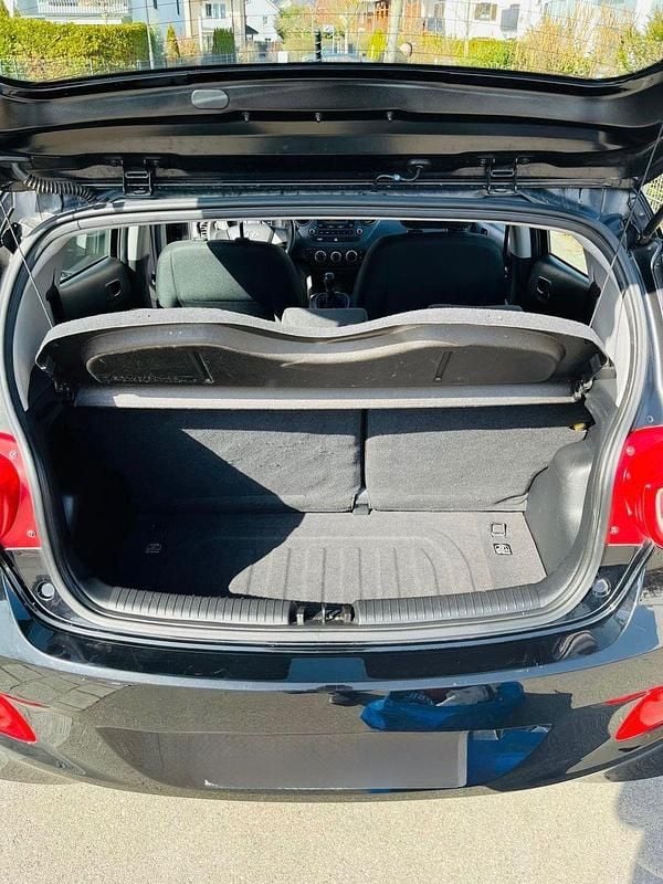 Gebraucht Hyundai i10 Classic 67 PS (49 kW) 2016 Schwarz Kleinwagen