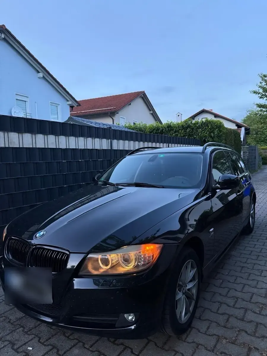 Gebraucht BMW 320 177 PS (130 kW) 2009 Schwarz Kombi