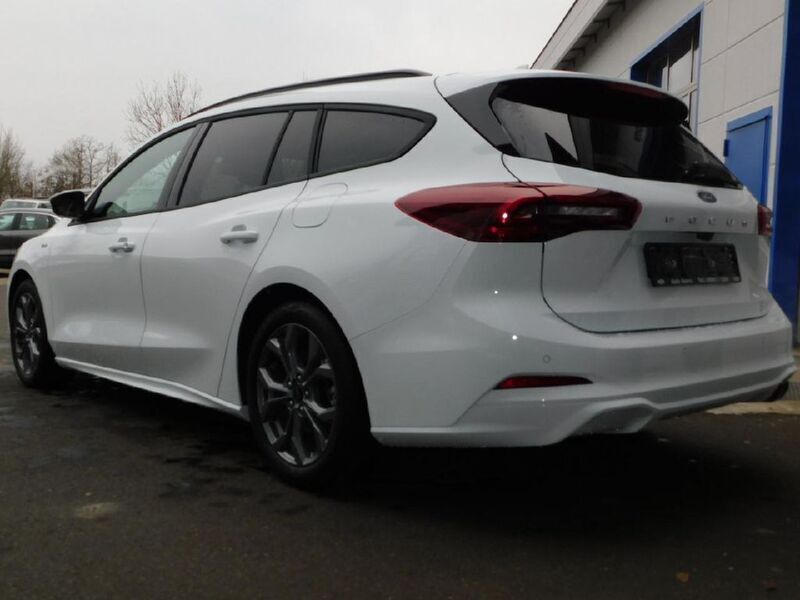 Używany Ford Focus ST-Line 125 KM (91 kW) 2024 Biały Sedan/Limuzyna