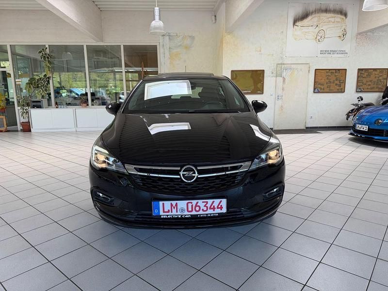 Gebraucht Opel Astra Edition 105 PS (77 kW) 2017 Schwarz Limousine