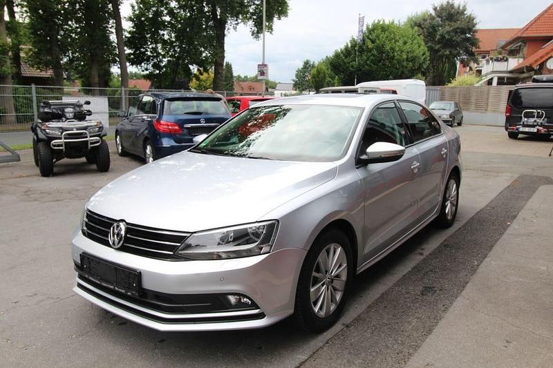 Gebraucht VW Jetta Basis 110 PS (80 kW) 2015 Silber Limousine