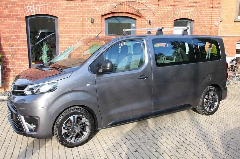 Gebraucht Toyota Proace Comfort 150 PS (110 kW) 2018 Grau Van / Kleinbus