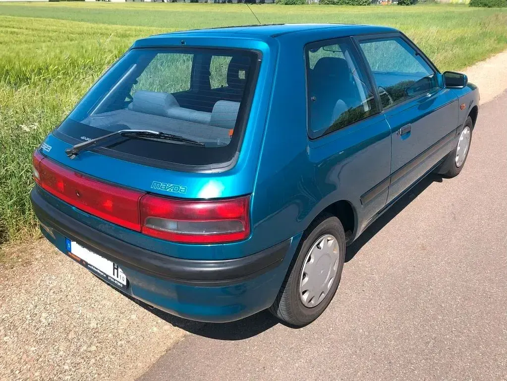 Gebraucht Mazda 323 88 PS (64 kW) 1992 Blau