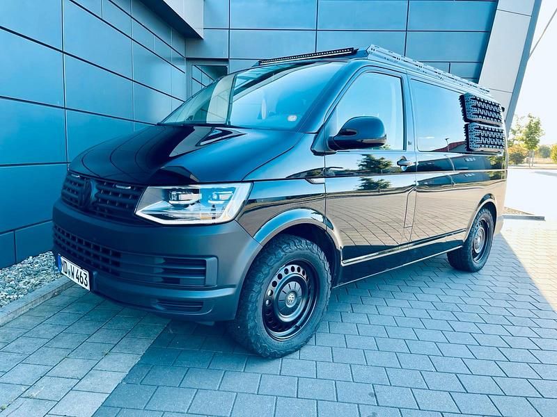 Schwarz Gebraucht 2015 VW T6 Van | 19.990 € - Bild 1/4