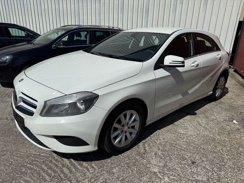 Weiß Gebraucht 2012 Mercedes A180 Style Limousine | 5.300 € (Guter Preis) - Bild 1/4
