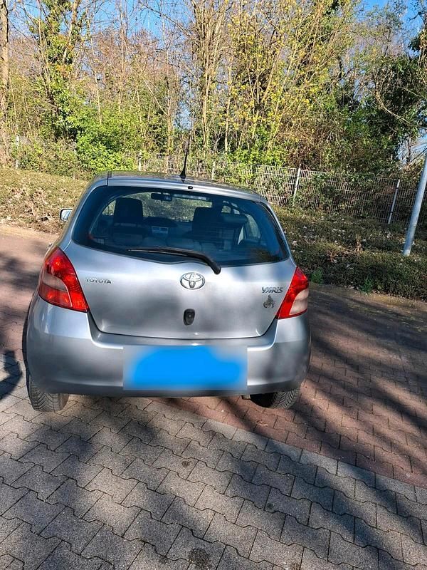 Gebraucht Toyota Yaris 87 PS (63 kW) 2007 Grau Kleinwagen