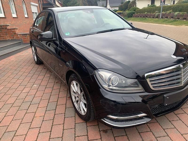 Gebraucht Mercedes C200 Elegance 184 PS (135 kW) 2011 Schwarz Limousine