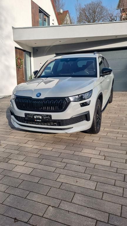Grau Gebraucht 2024 Skoda Kodiaq SportLine SUV | 41.900 € (Fairer Preis) - Bild 1/4