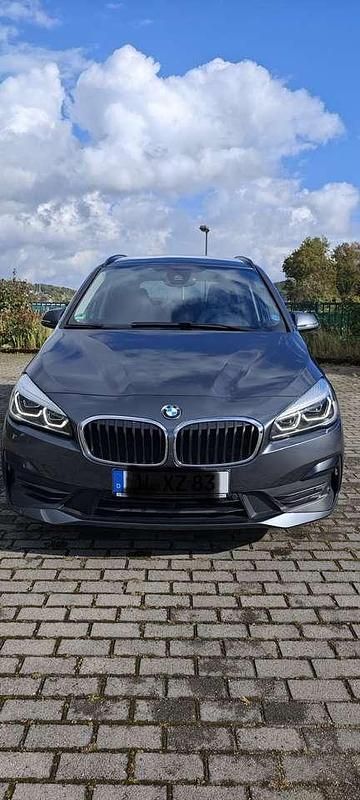Grau Gebraucht 2020 BMW 218 Gran Tourer Advantage Van / Kleinbus | 20.499 € (Etwas zu teuer) - Bild 1/4