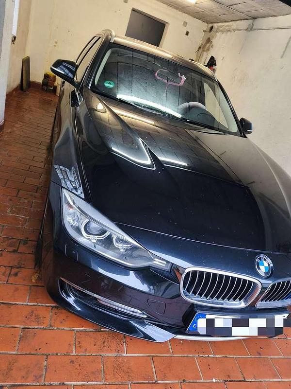 Gebraucht BMW 320 Luxury Line 184 PS (135 kW) 2013 Schwarz Kombi