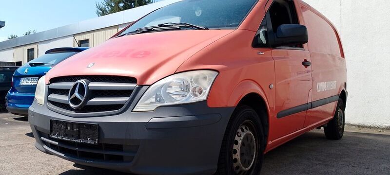 Rot Gebraucht 2010 Mercedes Vito Van / Kleinbus | 5.980 € (Guter Preis) - Bild 1/2