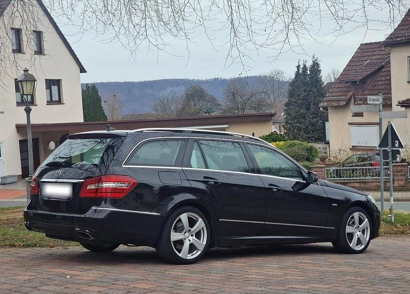 Gebraucht Mercedes E300 231 PS (169 kW) 2011 Schwarz Kombi