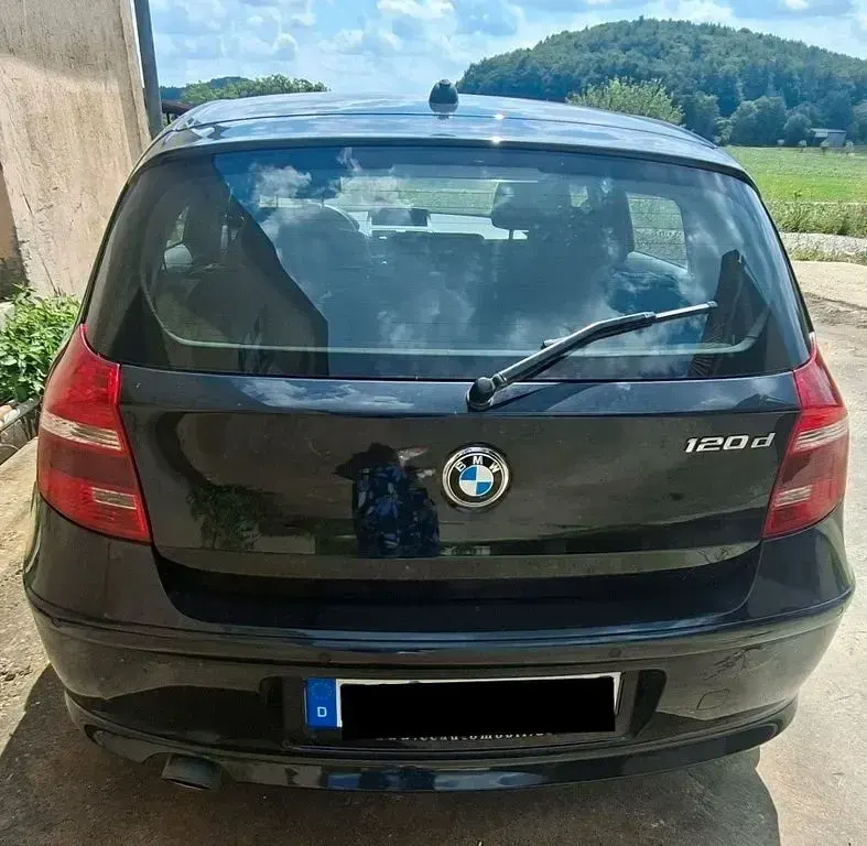 Gebraucht BMW 120 177 PS (130 kW) 2011 Schwarz Kleinwagen