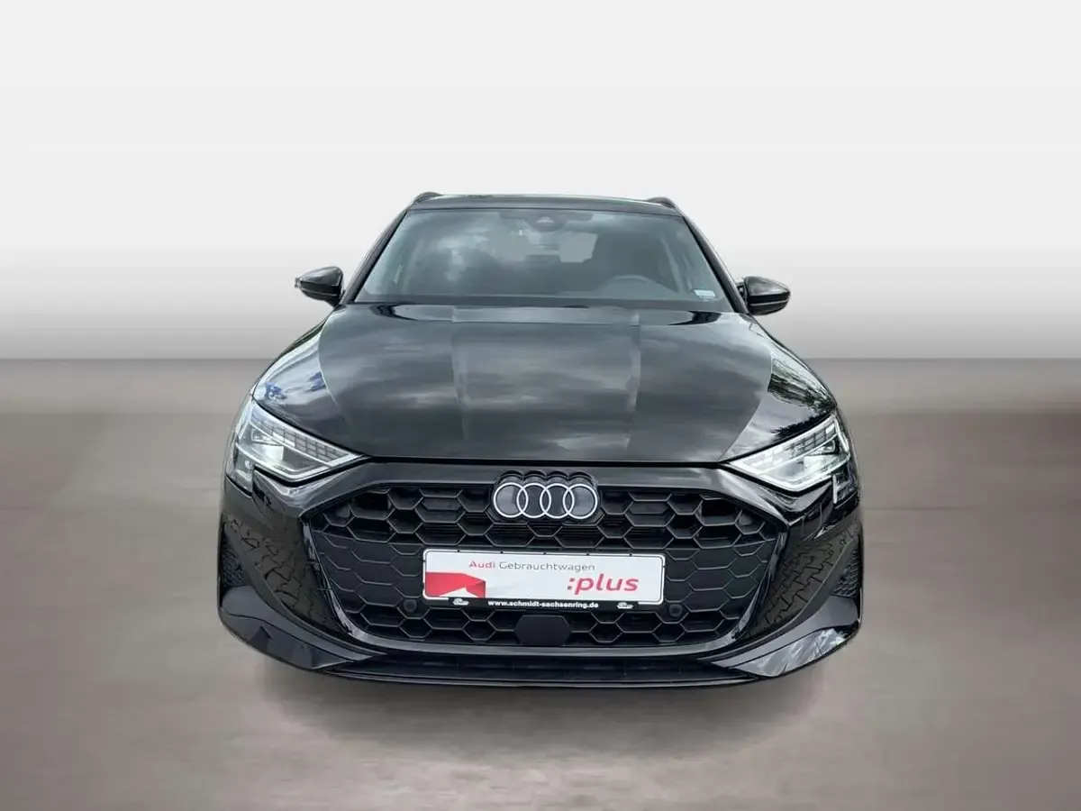 Gebraucht Audi A3 Sport 116 PS (85 kW) 2025 Schwarz Limousine