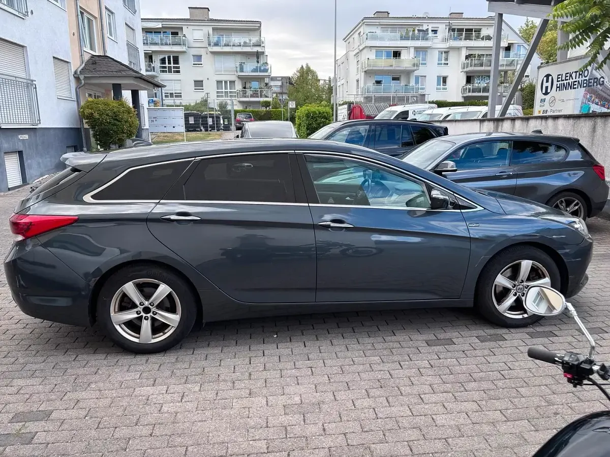Gebraucht Hyundai i40 141 PS (103 kW) 2016 Grau Kombi