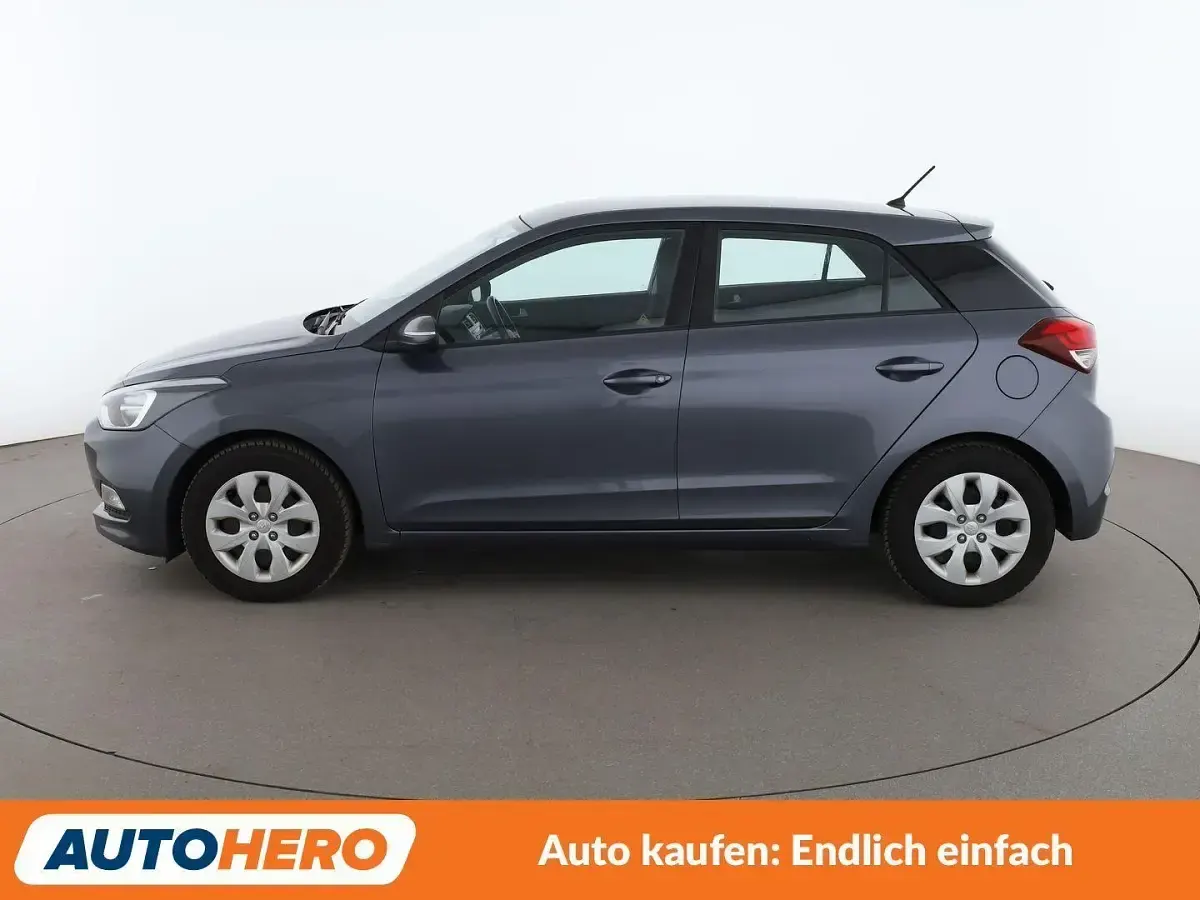 Gebraucht Hyundai i20 Trend 84 PS (61 kW) 2018 Grau Kleinwagen