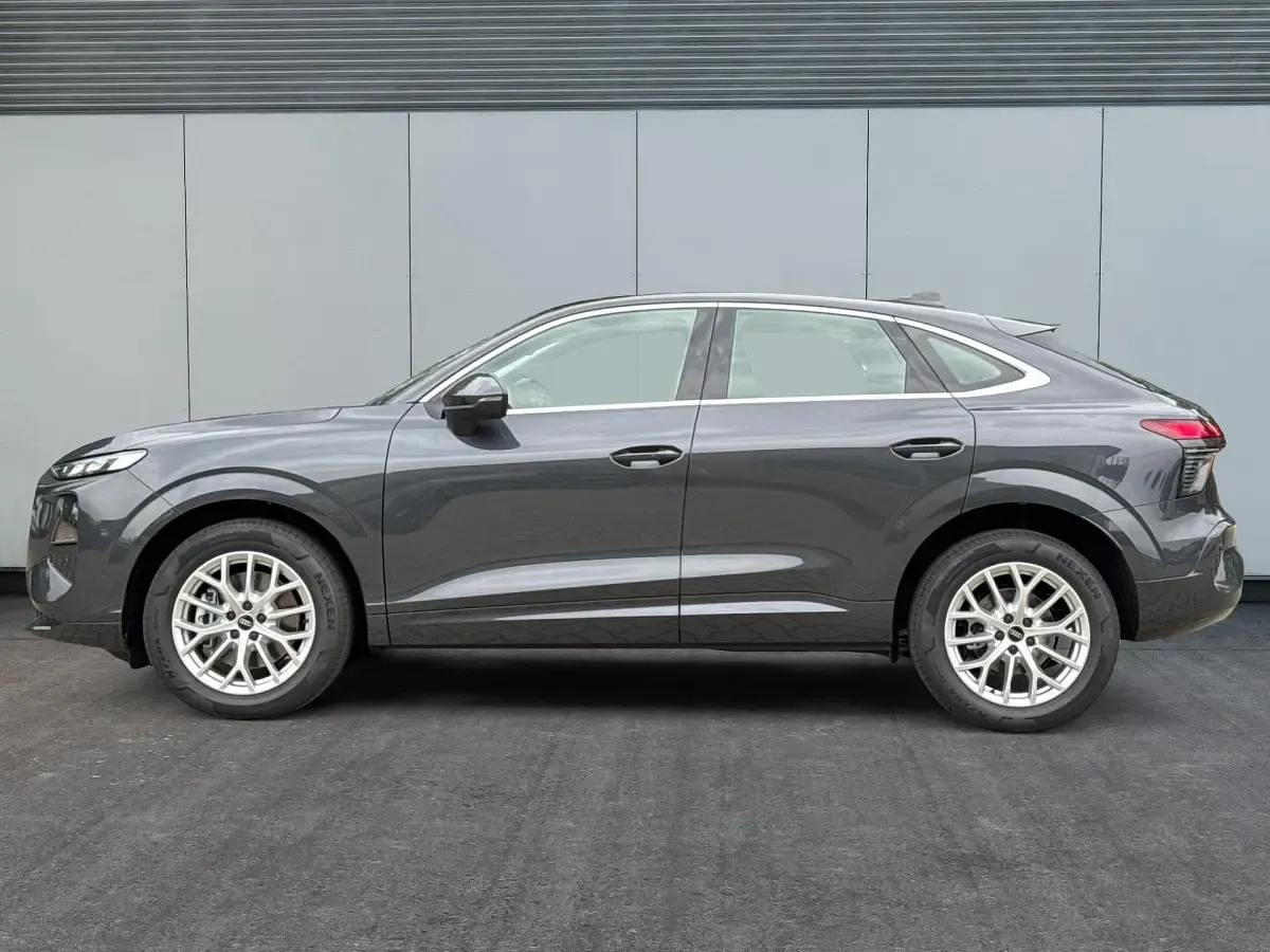 Neu Audi Q3 Sportback Basis 150 PS (110 kW) 2026 Tamboragrau metallic SUV