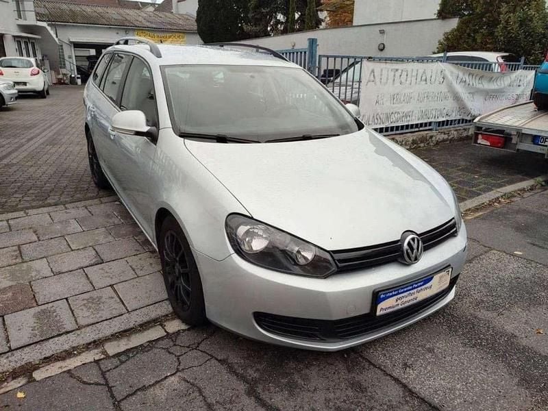 Gebraucht VW Golf VI Trendline 105 PS (77 kW) 2011 Reflexsilber metallic Kleinwagen