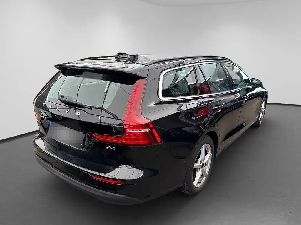 Gebraucht Volvo V60 197 PS (144 kW) 2023 Schwarz Kombi