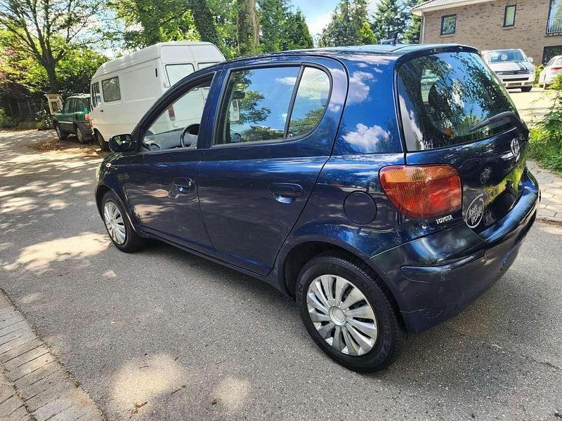 Gebraucht Toyota Yaris 65 PS (47 kW) 2003 Blau Limousine