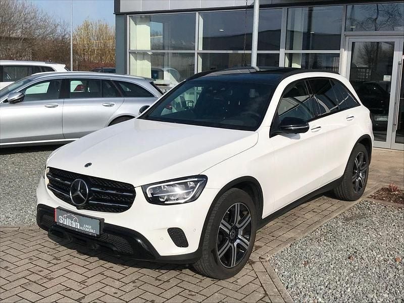 Gebraucht Mercedes GLC300e Night 211 PS (155 kW) 2021 Weiß SUV