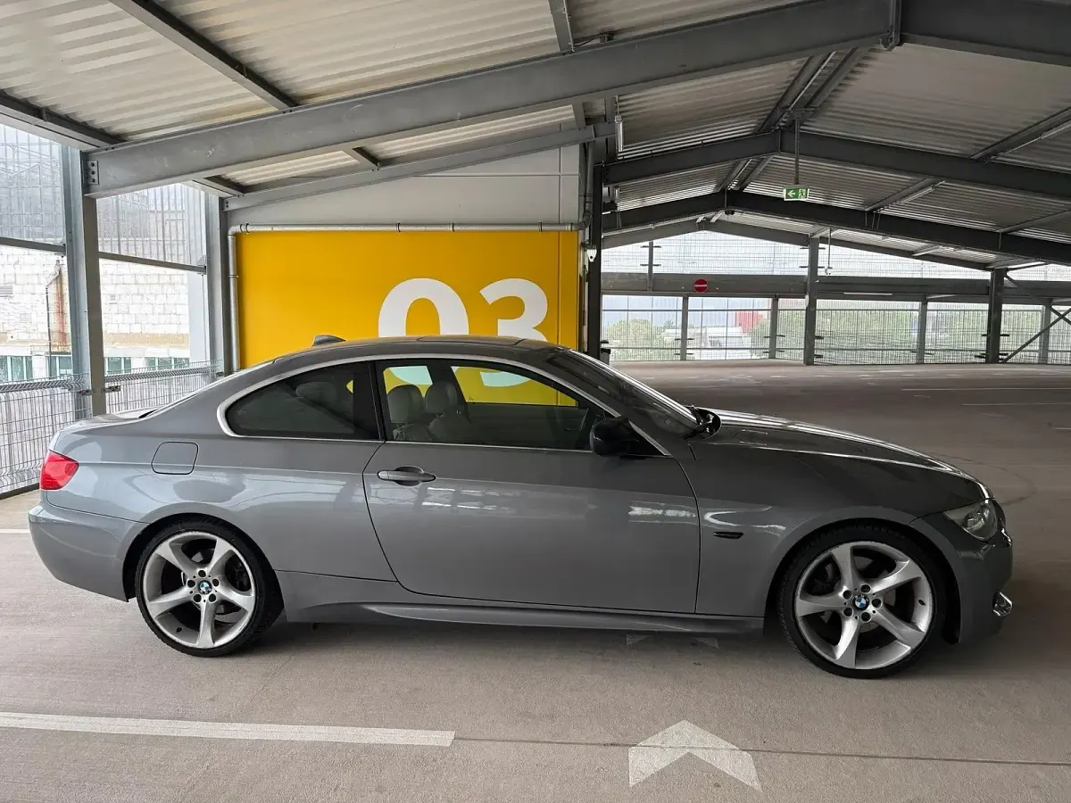 Gebraucht BMW 325 218 PS (160 kW) 2012 Grau Coupé