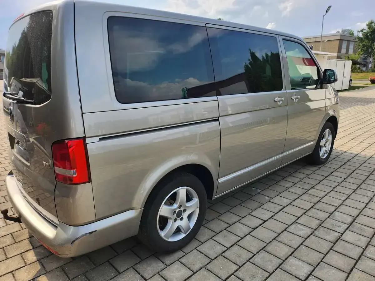 Gebraucht VW Multivan Comfortline 180 PS (132 kW) 2014 Gold Van / Kleinbus