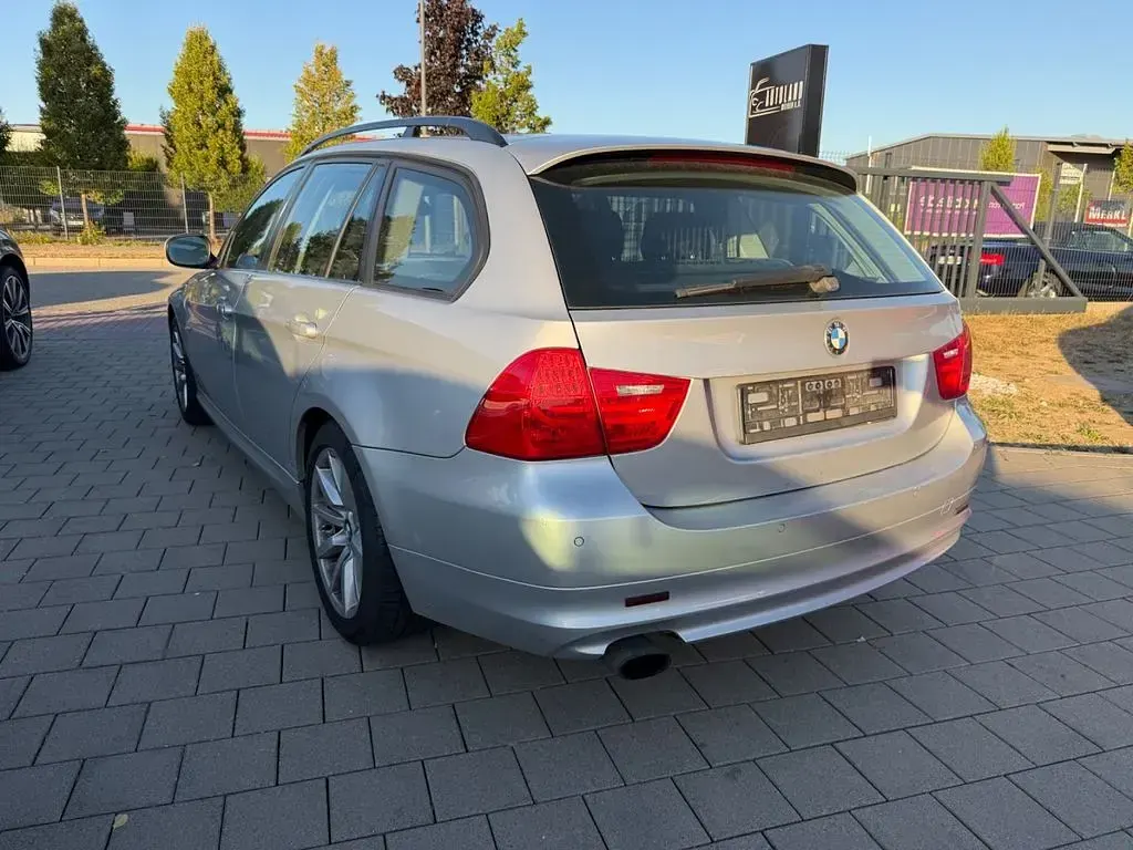 Gebraucht BMW 320 Sport Line 170 PS (125 kW) 2009 Silber Kombi