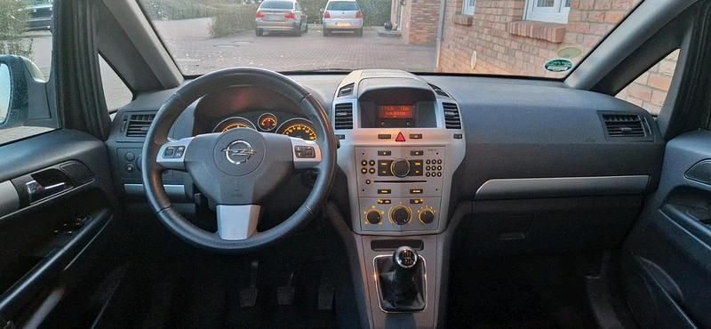 Gebraucht Opel Zafira 110 PS (80 kW) 2014 Weiß Van / Kleinbus