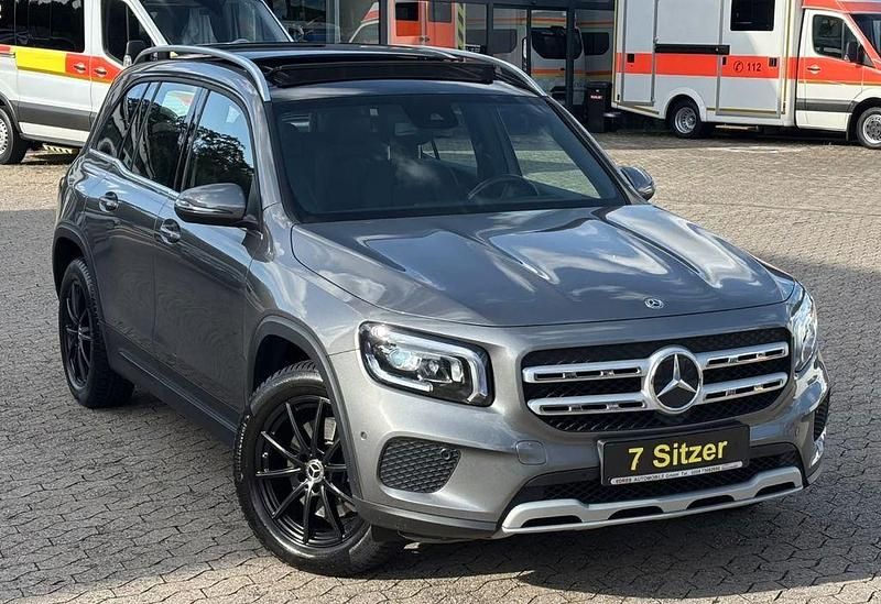 Grau Gebraucht 2020 Mercedes GLB220 SUV | 36.999 € - Bild 1/4