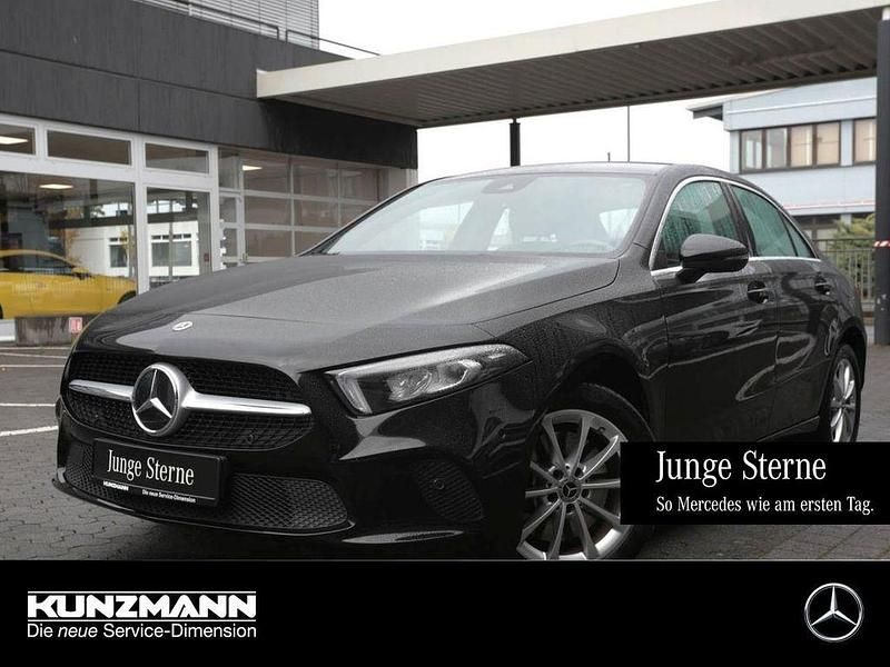 Nachtschwarz Gebraucht 2022 Mercedes A250 Progressive Limousine | 27.180 € (Fairer Preis) - Bild 1/4
