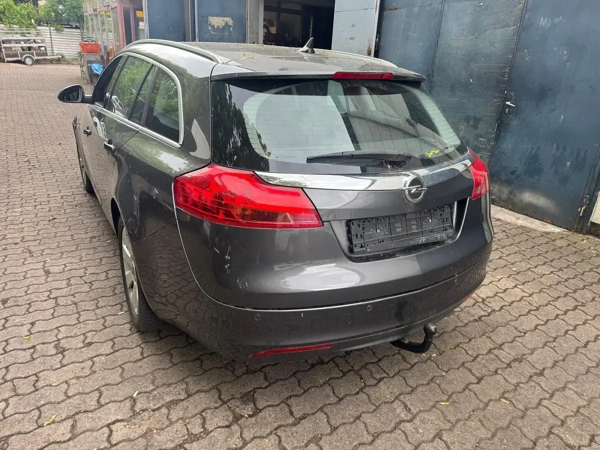 Gebraucht Opel Insignia Edition 160 PS (117 kW) 2010 Grau Kombi