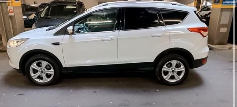 Weiß Gebraucht 2016 Ford Kuga SUV | 8.300 € (Superpreis) - Bild 1/4