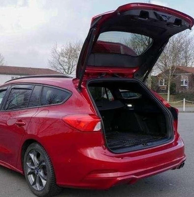 Rot Gebraucht 2020 Ford Focus ST-Line X Kombi | 10.220 € (Superpreis) - Bild 1/4
