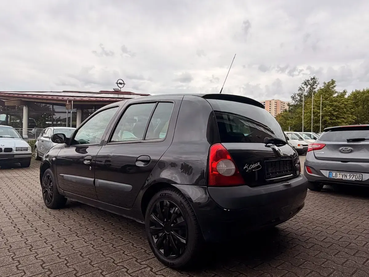 Gebraucht Renault Clio 75 PS (55 kW) 2004 Schwarz Kleinwagen