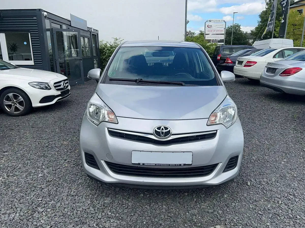 Gebraucht Toyota Verso-S Multidrive S 99 PS (72 kW) 2011 Grau Van / Kleinbus