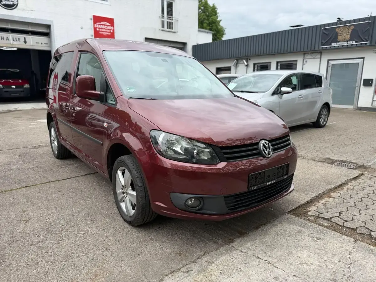 Używany VW Caddy 140 KM (102 kW) 2011 Czerwony Minivan
