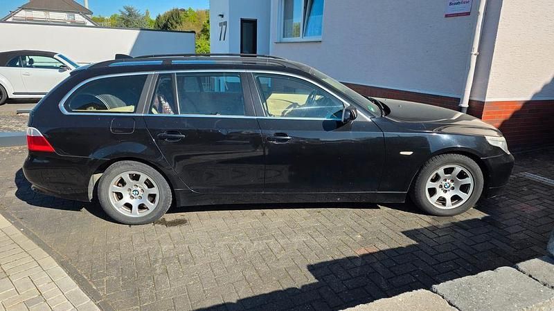 Gebraucht BMW 523 177 PS (130 kW) 2005 Schwarz Kombi