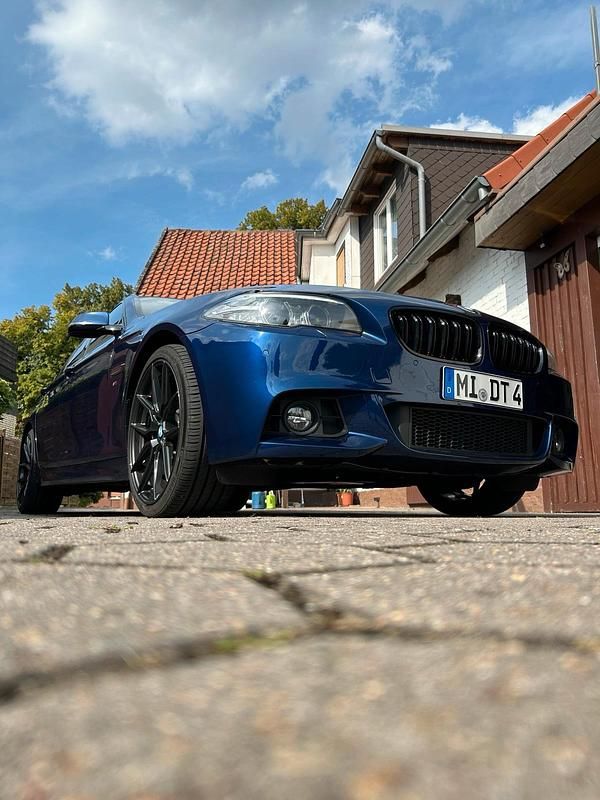 Blau Gebraucht 2016 BMW 520 Efficient Dynamics Kombi | 20.800 € (Teuer) - Bild 1/4