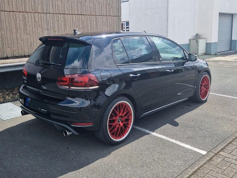 Second-hand VW Golf VI GTI 211 CP (155 kW) 2011 Negru Hatchback