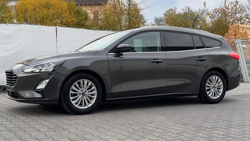 Gebraucht Ford Focus Titanium 120 PS (88 kW) 2020 Grau Kombi