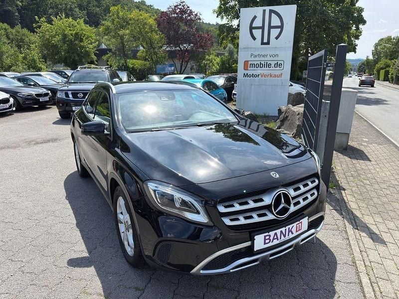 Gebraucht Mercedes GLA200 Urban 156 PS (114 kW) 2019 Schwarz SUV