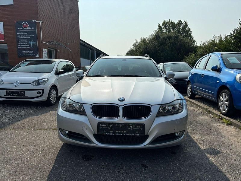 Silber Gebraucht 2009 BMW 320 Kombi | 9.499 € (Teuer) - Bild 1/4