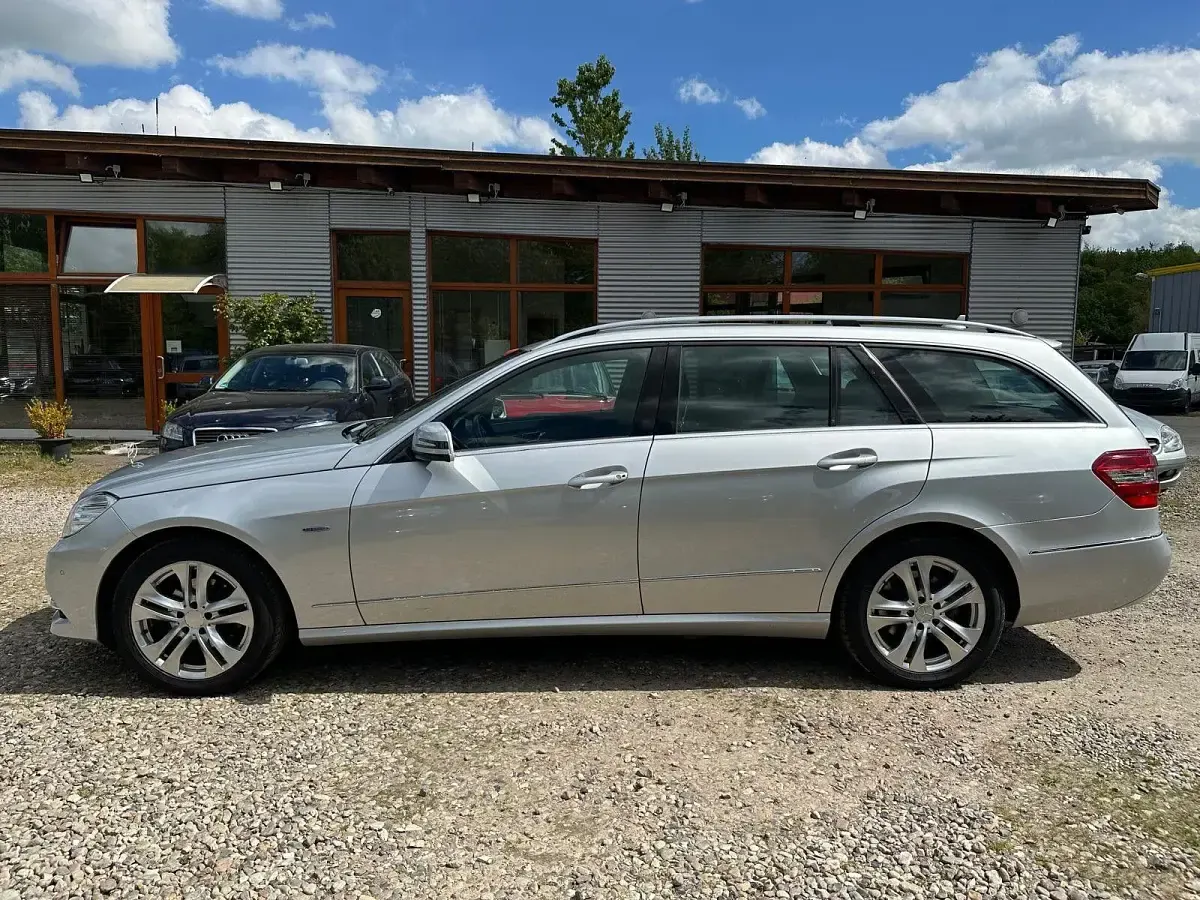Gebraucht Mercedes E200 136 PS (100 kW) 2011 Silber Kombi