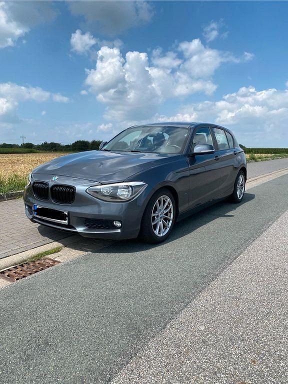 Grau Gebraucht 2013 BMW 116 Kleinwagen | 6.850 € (Guter Preis) - Bild 1/4