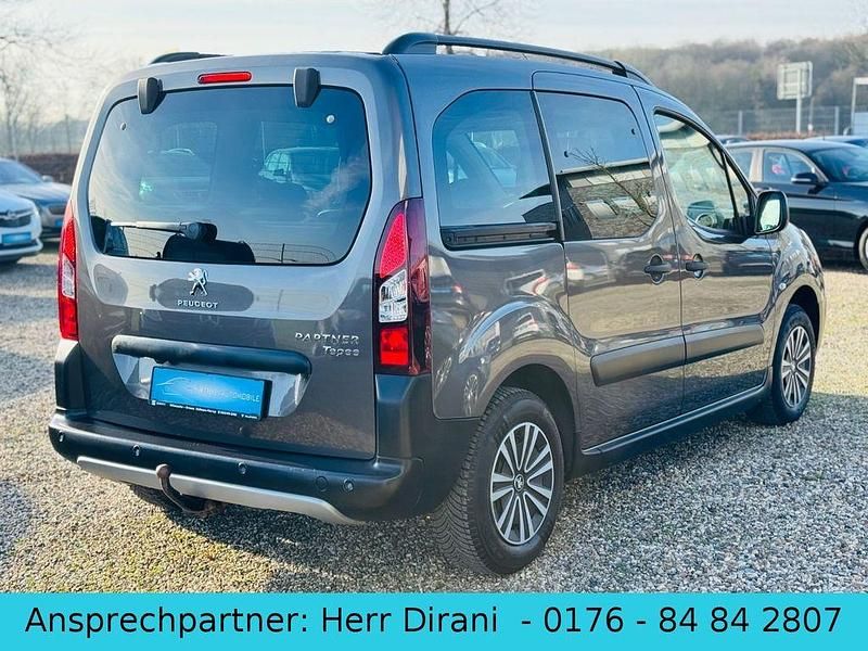 Gebraucht Peugeot Partner Tepee Outdoor 120 PS (88 kW) 2018 Grau Van / Kleinbus