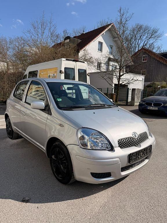 Gebraucht Toyota Yaris 87 PS (63 kW) 2003 Silber Limousine